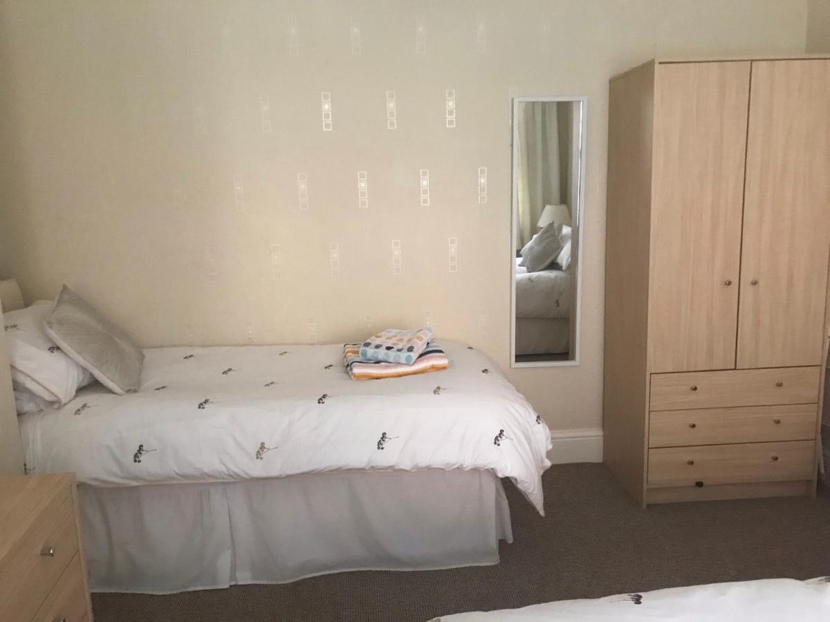 Parade Holiday Apartments Скарборо Экстерьер фото