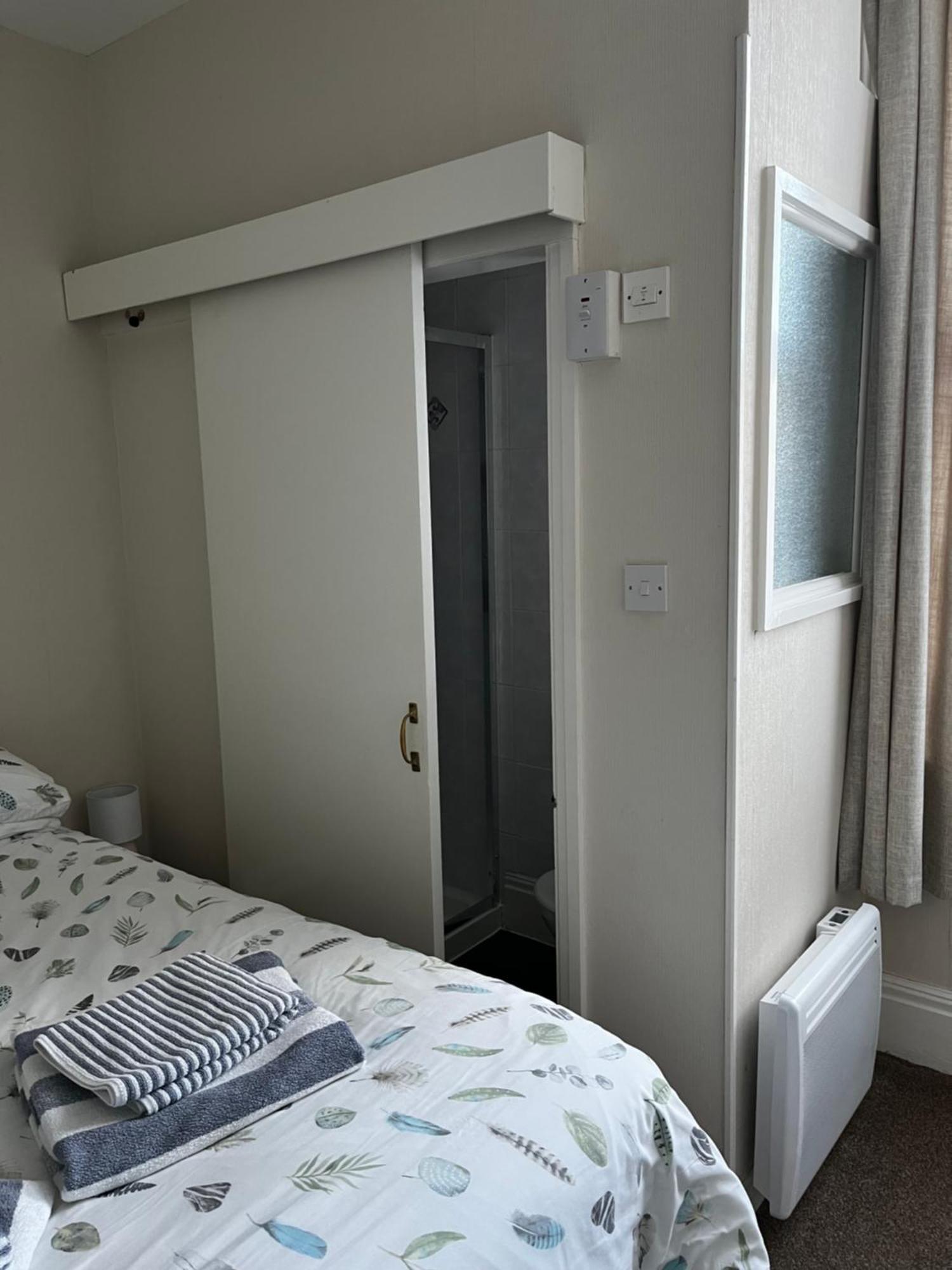 Parade Holiday Apartments Скарборо Экстерьер фото