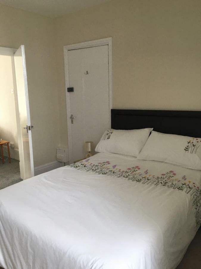 Parade Holiday Apartments Скарборо Экстерьер фото